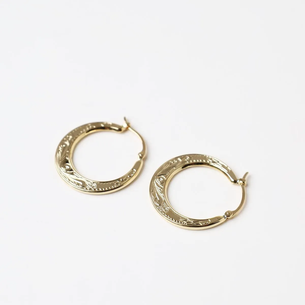 14k Embosed Flat Shell Hoops