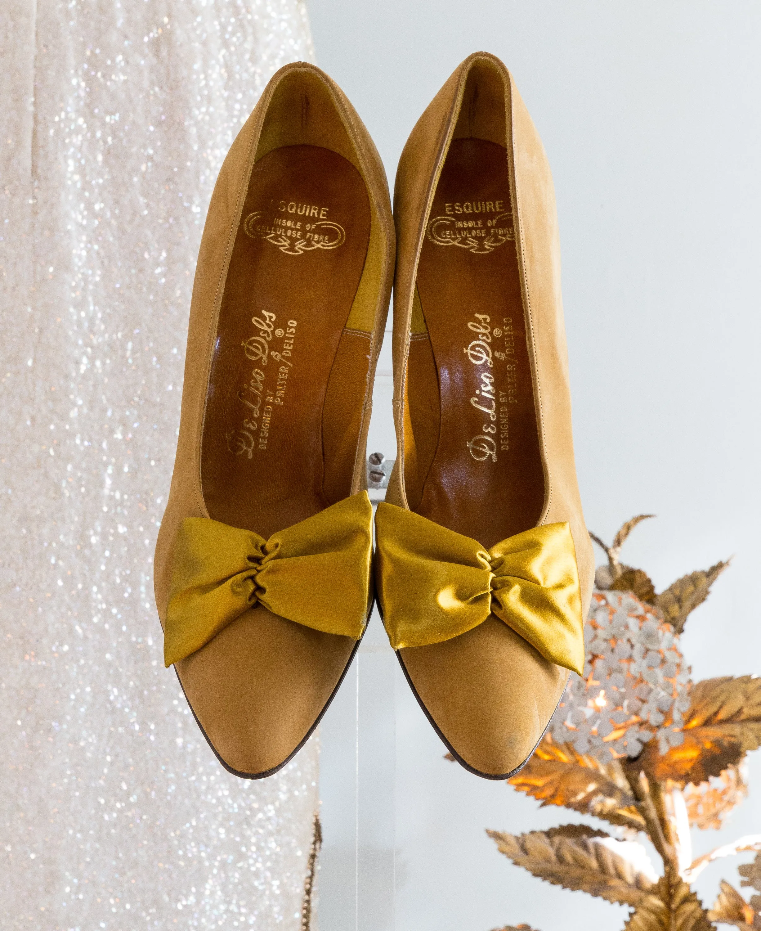 1950's NOS Gold Deliso Debs Bow Heels // 9 B