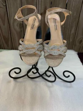 BADGLEY MISCHKA SHOES 6.5 Gold Sandals