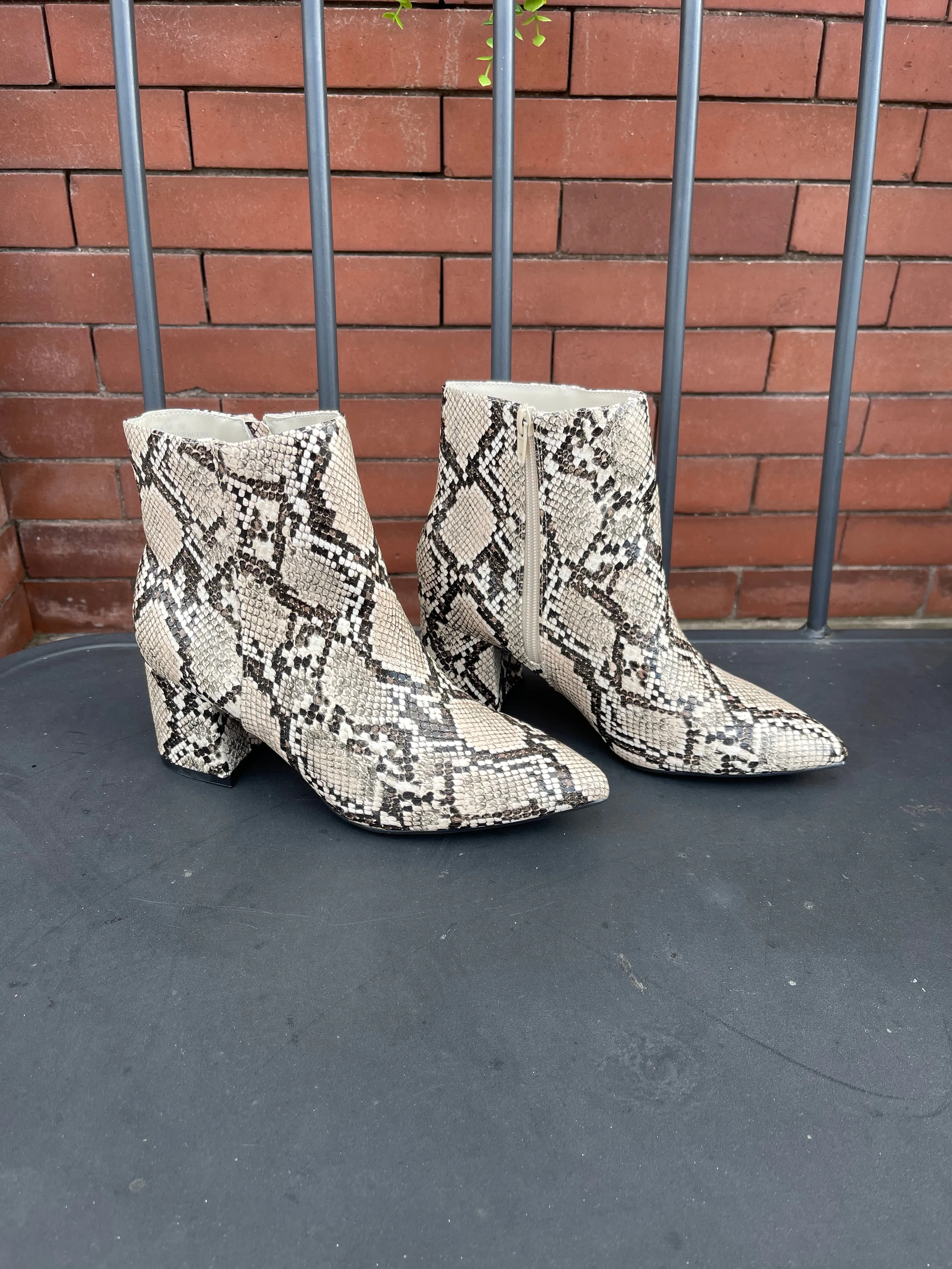 Bamboo Mode Beige Snake Bootie