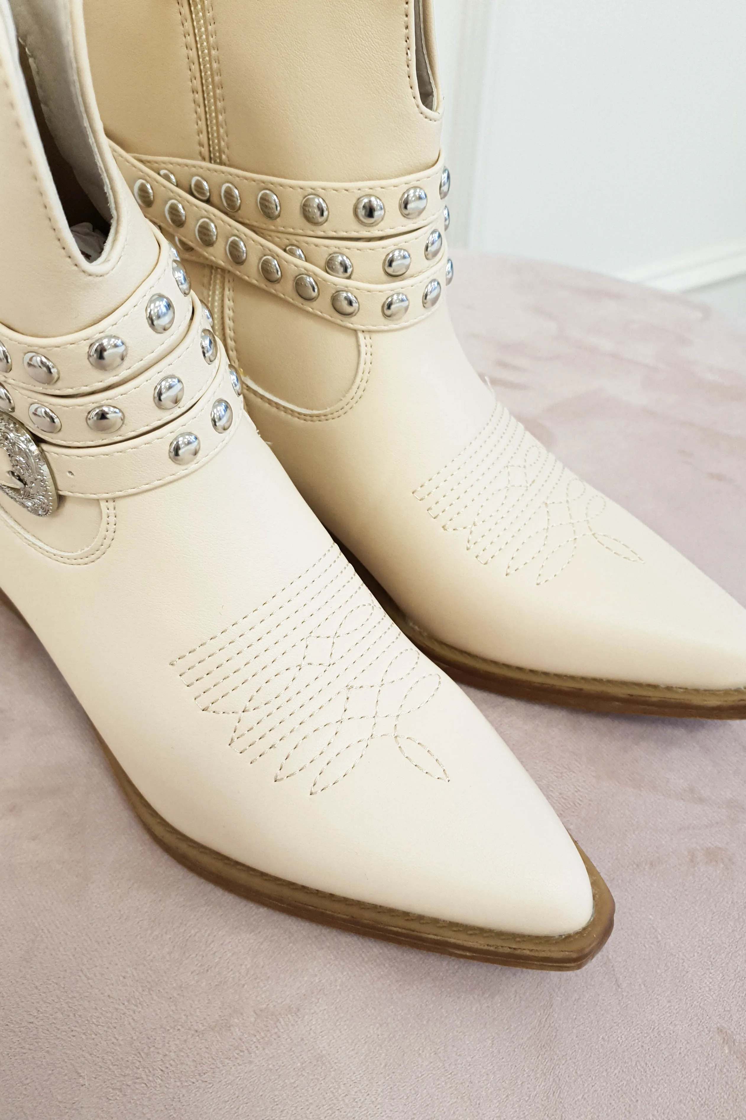 Elvie Ankle Boots | Cream